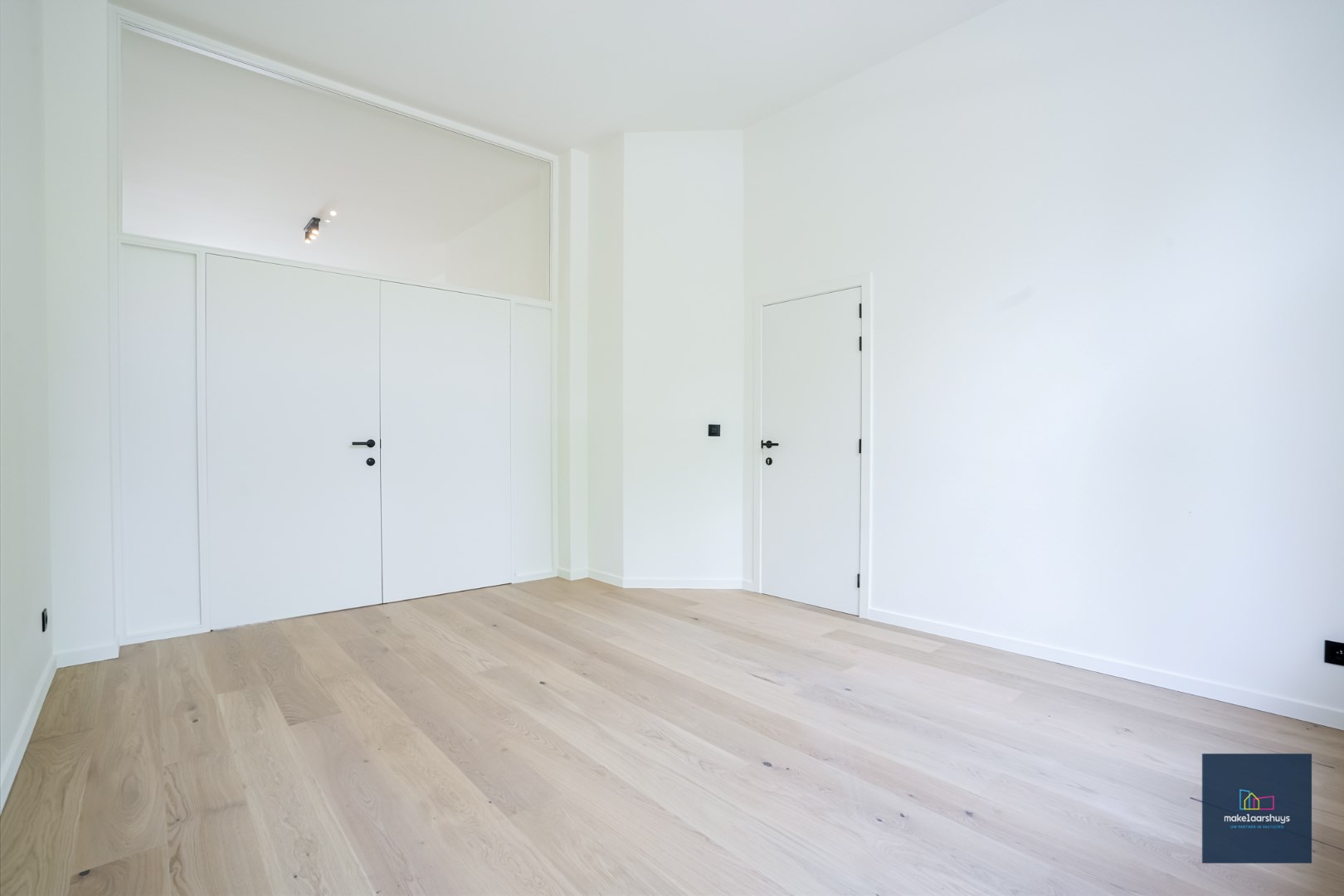 Nieuw 2 slaapkamerappartement  met praktijkmogelijkheden 