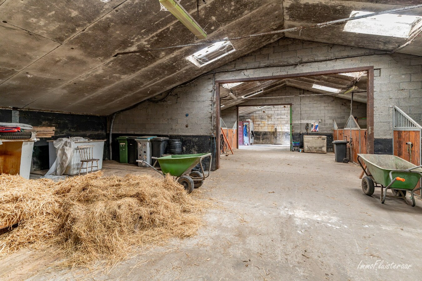 Woning met stalgebouwen en buitenpiste op ca. 6ha te Bocholt 