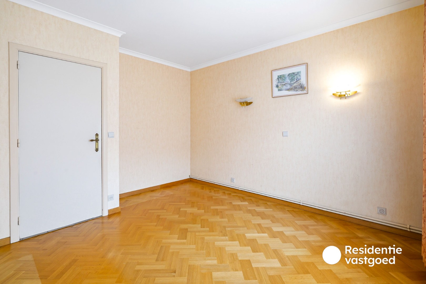 Statige gelijkvloerse villa op een terrein van 2342 m² te Oostduinkerke (Koksijde). 