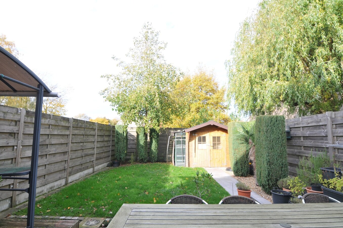 Ruime woning met 2 slaapkamers en bureau 