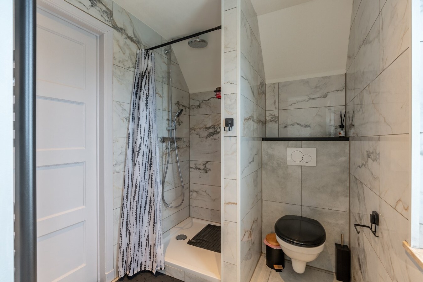 Ruime gerenoveerde woning met tuin en 3 slaapkamers in Dilsen-Stokkem. 