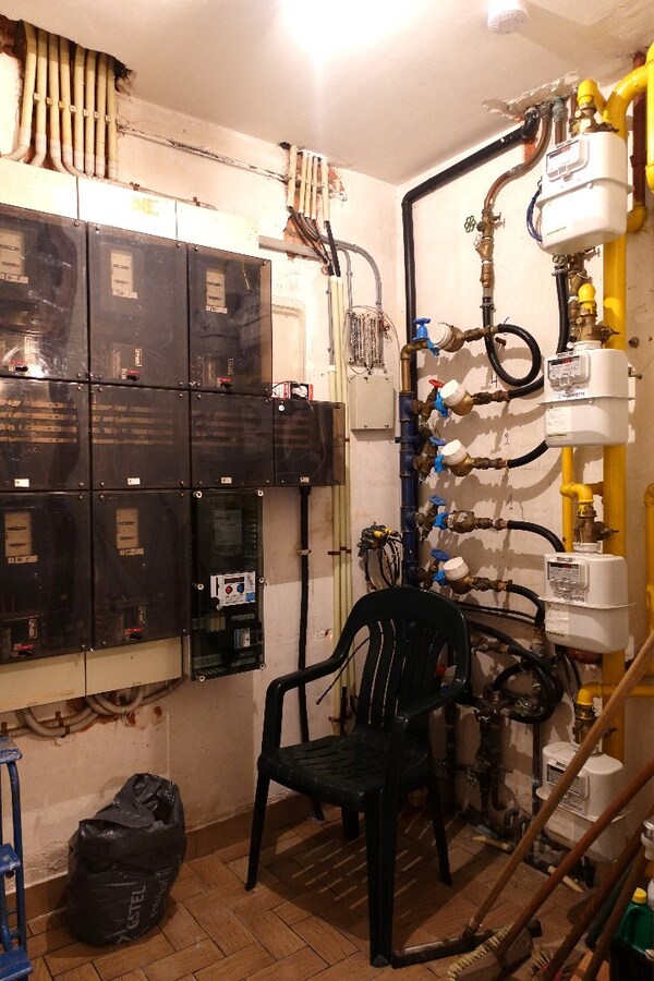 Opbrengsteigendom met 5 appartementen, 2 studio's en 4 garageboxen in Gistel 