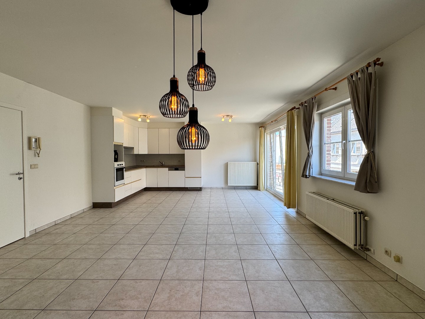 Appartement op de eerste verdieping met terras en garage te Zulte. 