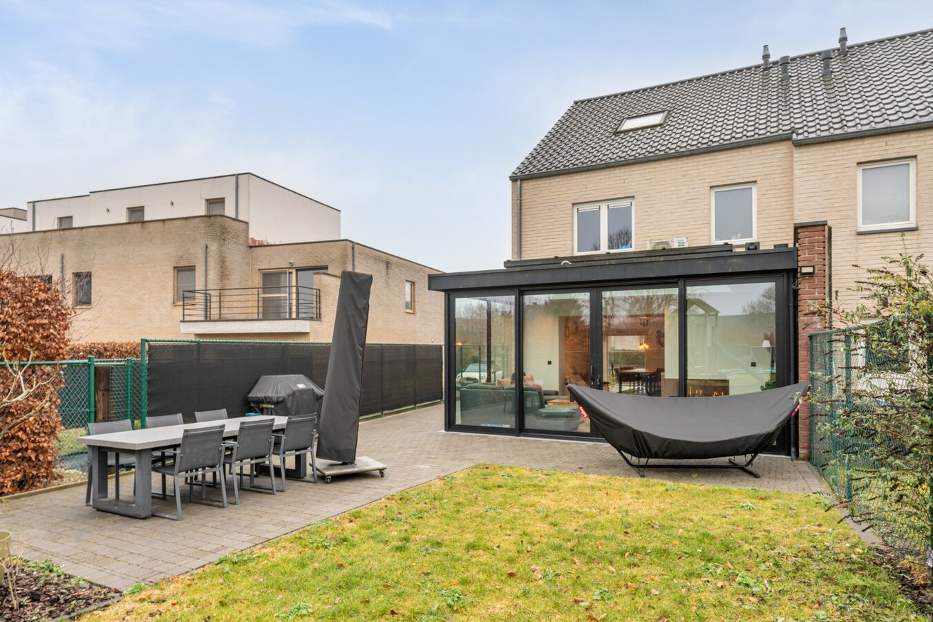 Recente, goed afgewerkte gezinswoning op een perceel van 5a15ca nabij het dorpscentrum van Opoeteren! 