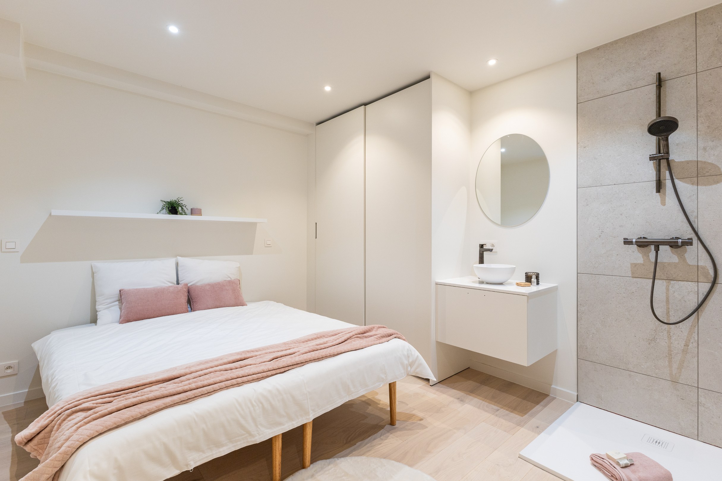 Appartement de 3 chambres à vendre à deux pas de la plage et de la place de la Tour de Lumière. 