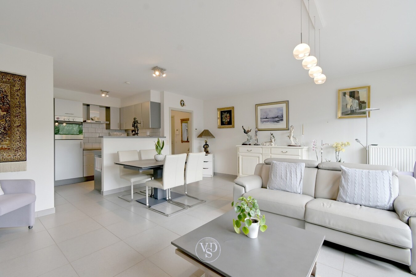 Klassevol appartement met terras (incl.  garagebox). 
