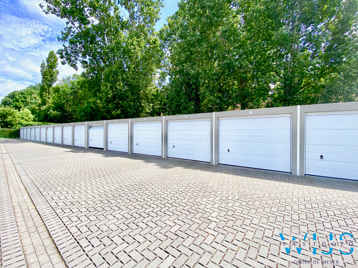 Instapklaar 2 slaapkamerappartement in hartje Wippelgem EVERGEM ! 