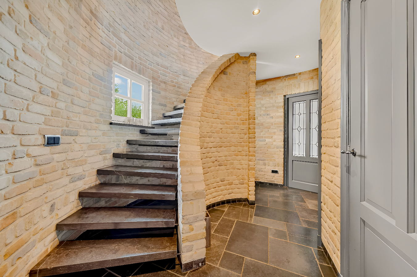 Stunning equestrian estate on approximately 3.5 ha/8.65 acres in Poppel 
