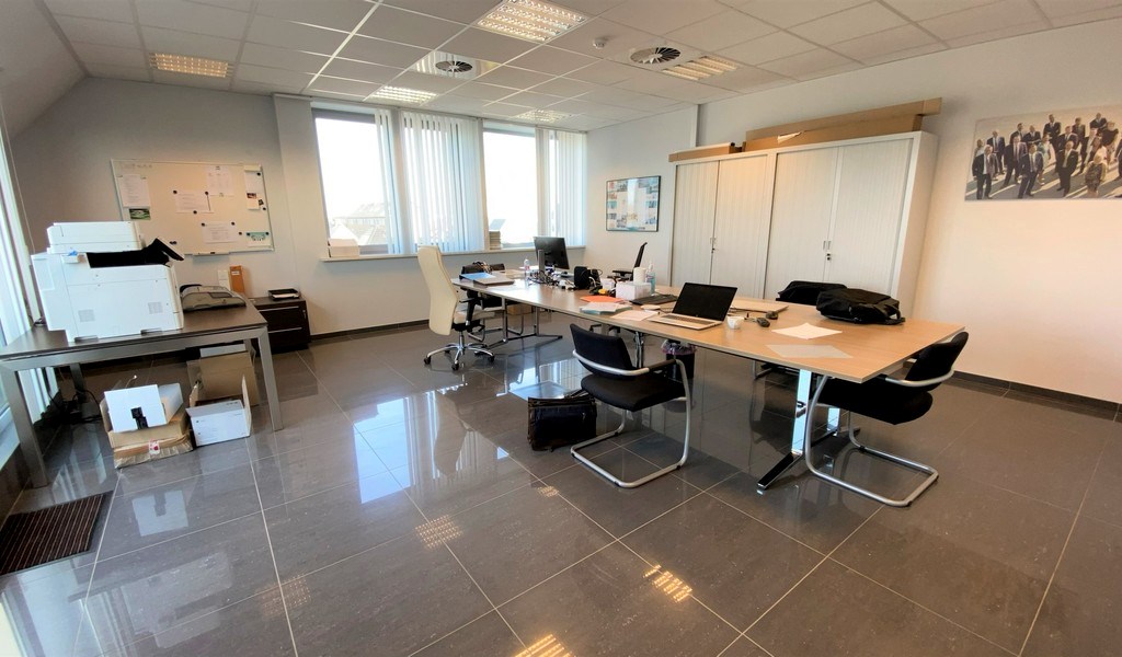 Ingedeelde kantoorruimte te huur in Aalter
