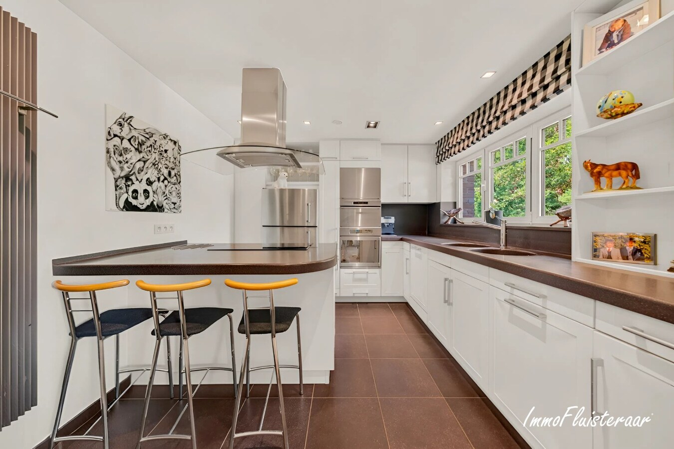 Exclusief eigendom met twee volwaardige, zelfstandige villa-woningen, een conciërgeverblijf en luxueuze paardenfaciliteiten op ruim 2 ha te Brasschaat 