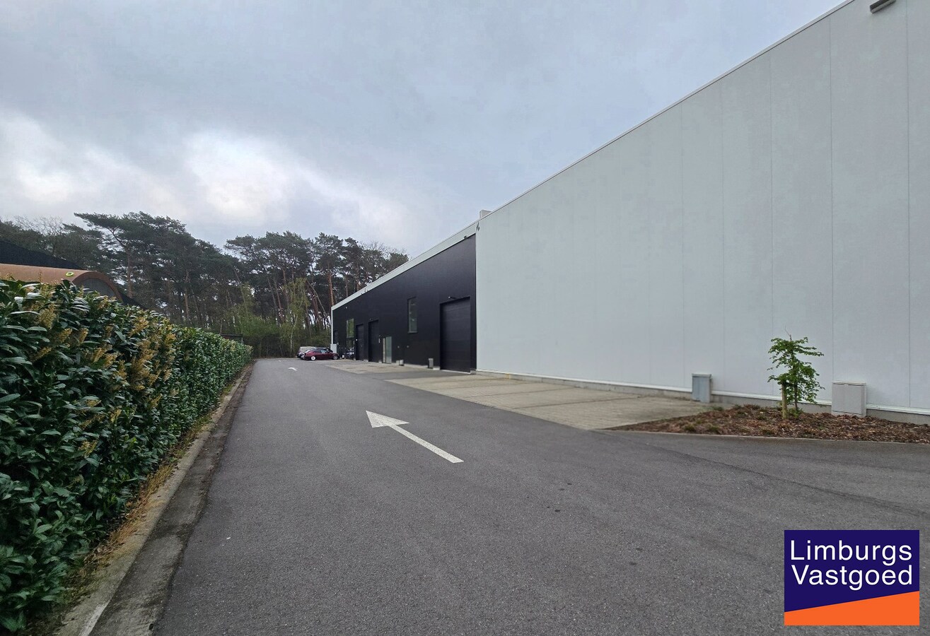 Recent magazijn, 216m², op industrieterrein 'Stadsheide', vlakbij Corda Campus 