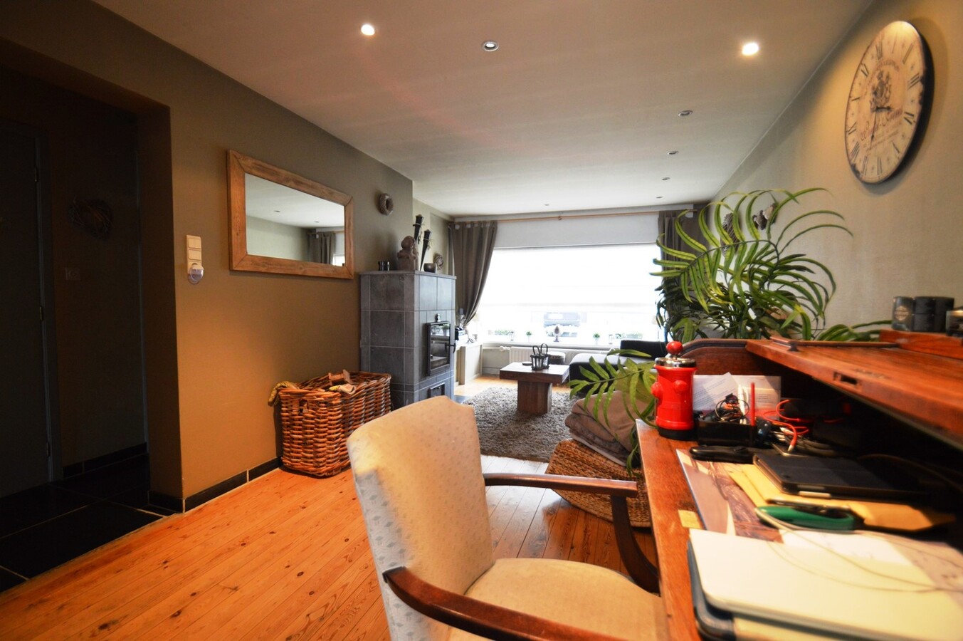 Mooie woning met hangar en ingericht appartement - Duinbergen 