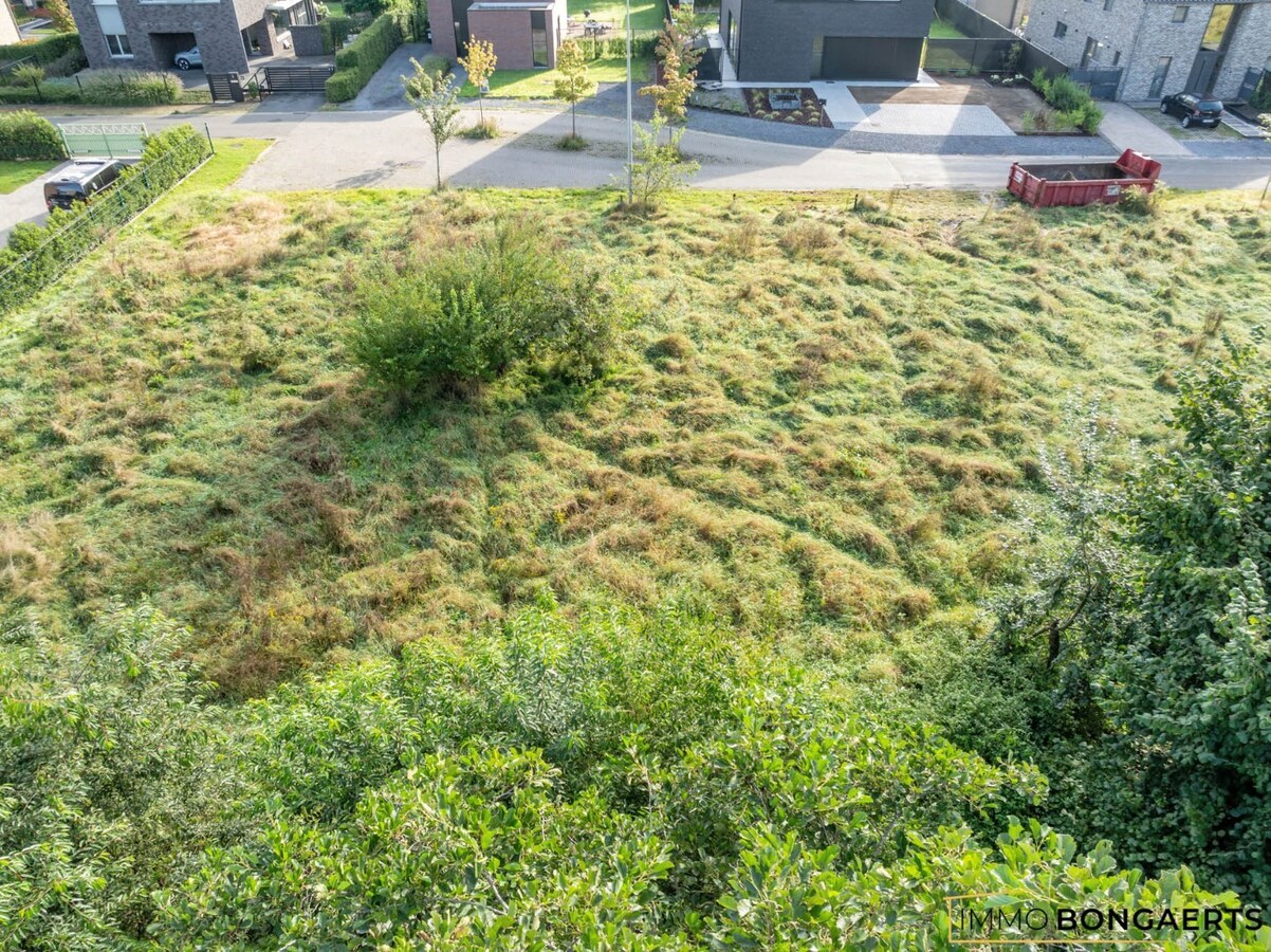 Halfopen bouwgrond op een rustige locatie 