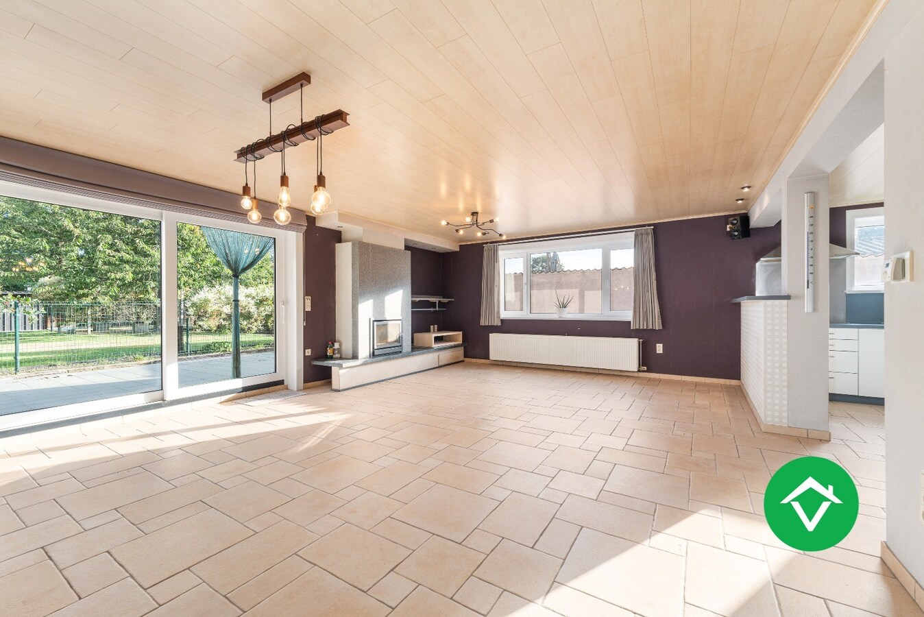 Woning met appartement te koop in het centrum van Eernegem 