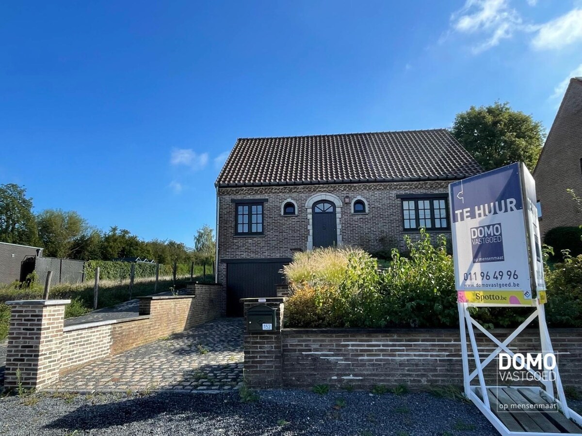 RUIME GEZINSWONING MET 4 SLAAPKAMERS, TUIN EN INPANDIGE GARAGE TE HERK-DE-STAD 