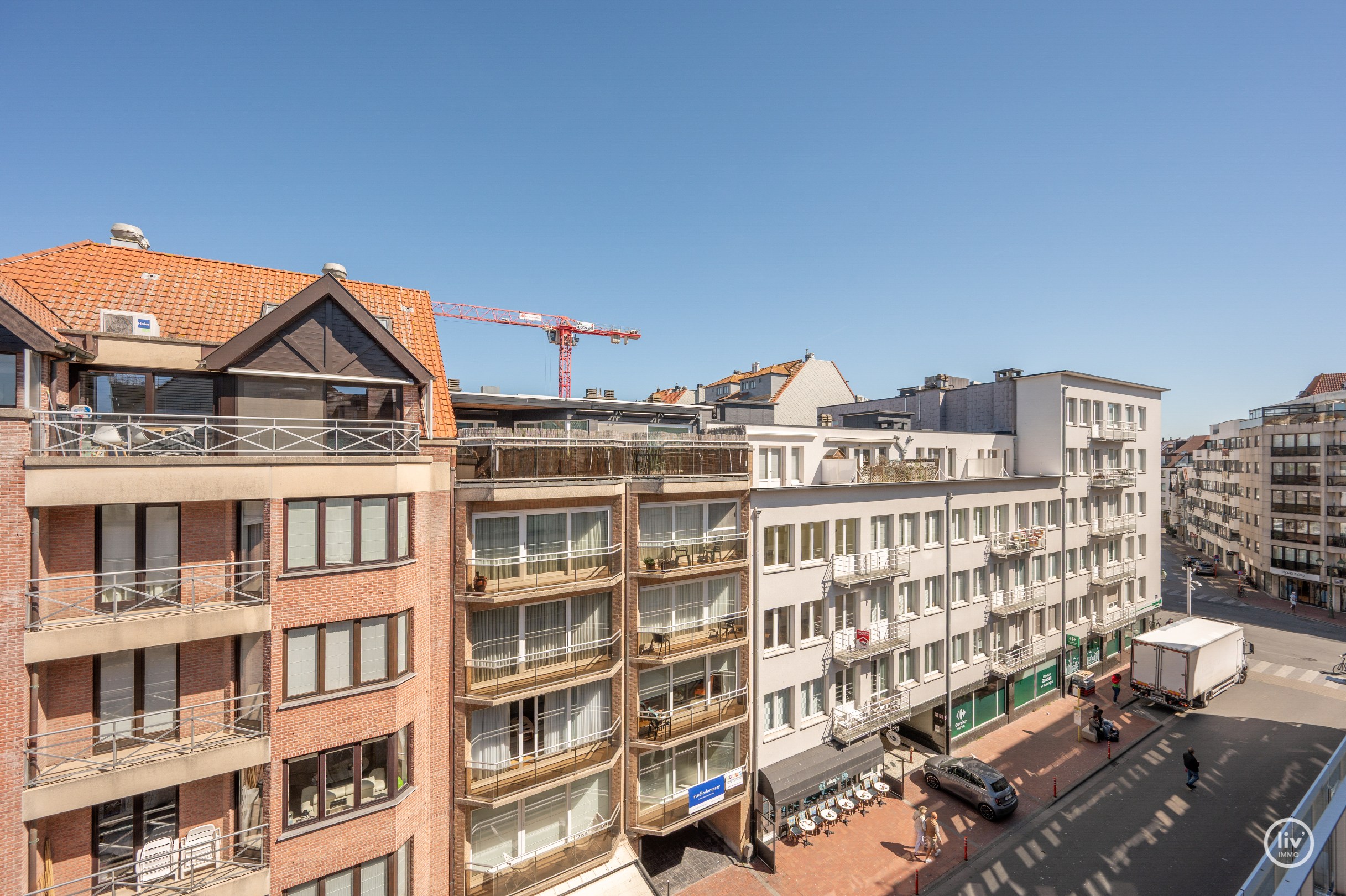 Superbe appartement en duplex de charme dans un emplacement de premier choix sur l'avenue Bayaux à Knokke. 