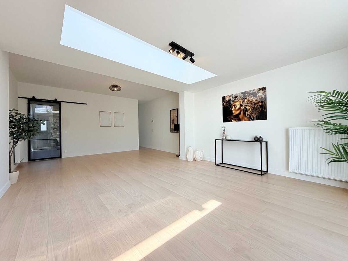 Prachtige ruime woning met 4 slaapkamers en 2 badkamers ! *** NONO INSPIRED *** 