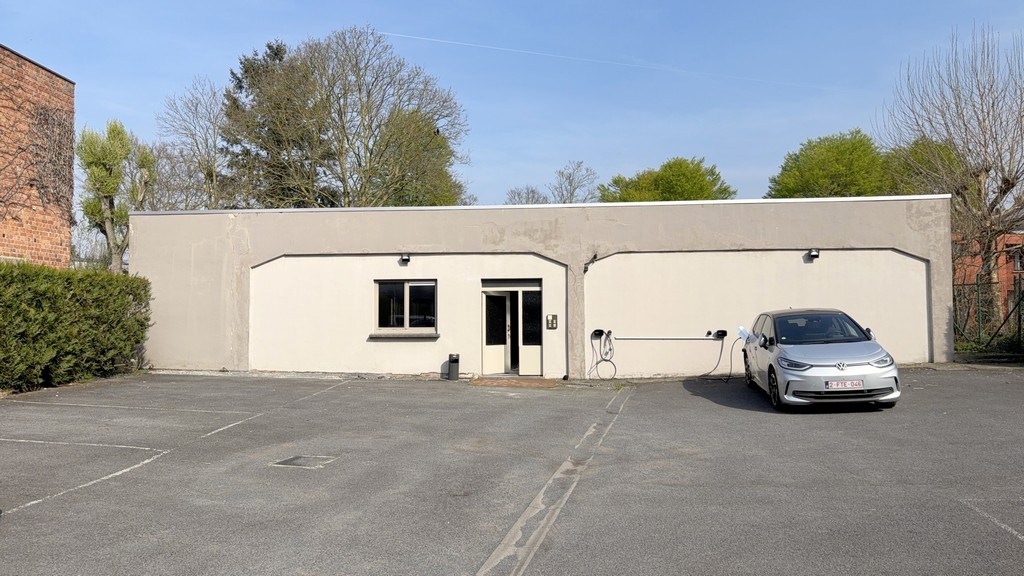 Kantoorrenovatieproject te koop vlakbij klaverblad in Gent