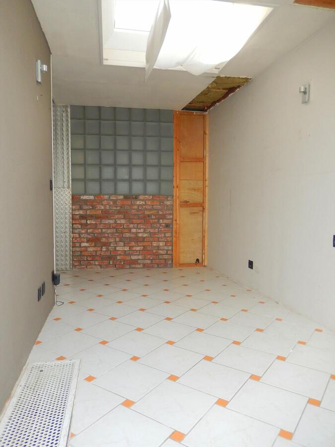 Op te frissen woning met tuin in hartje van Brugge! 