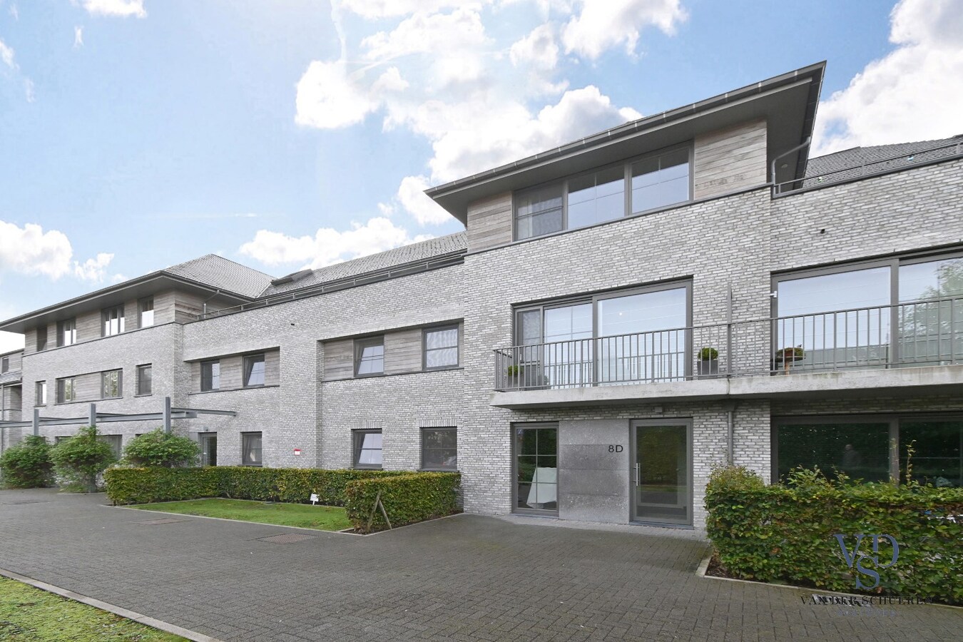 Luxueus, tijdloos wonen in Dikkelvenne. 