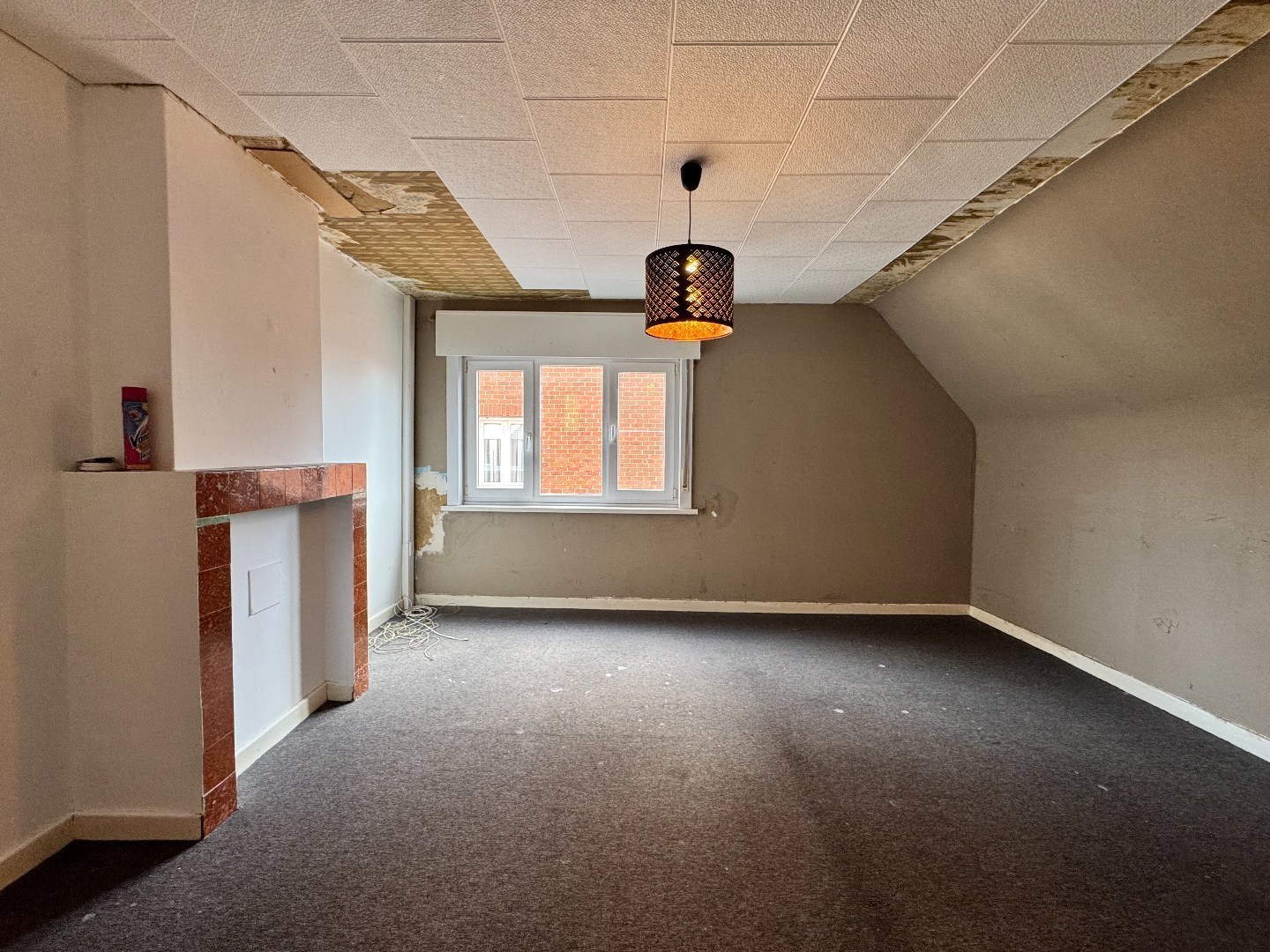 Woning met tal van mogelijkheden in centrum Zulte. 