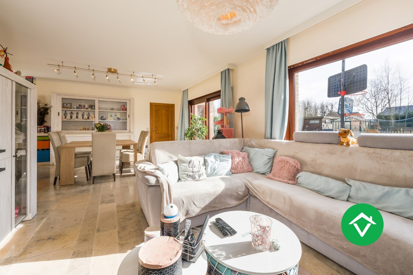 Alleenstaande woning met 5 slaapkamers en garage te Koekelare 