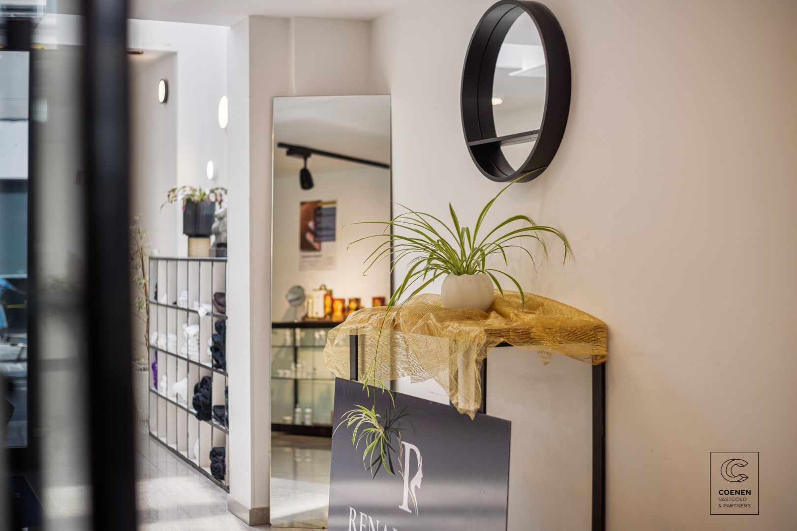 Prachtige handelsruimte met een bruikbare oppervlakte van 355 m² op een SCHITTERENDE locatie te Berchem 