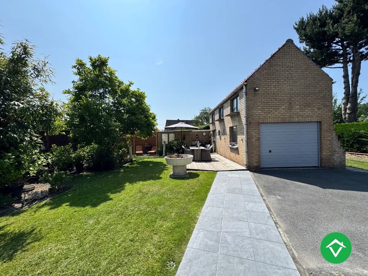 Alleenstaande woning met 3 slaapkamers en garage te Oudenburg 