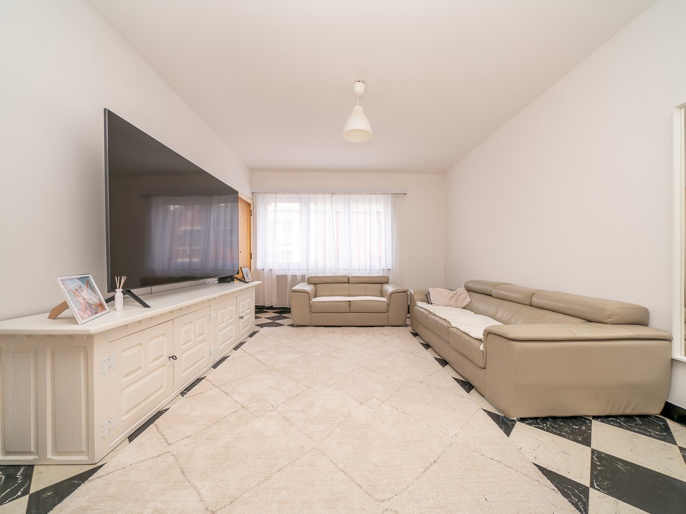 Opbrengsteigendom met 3 units op zeer gunstige locatie 