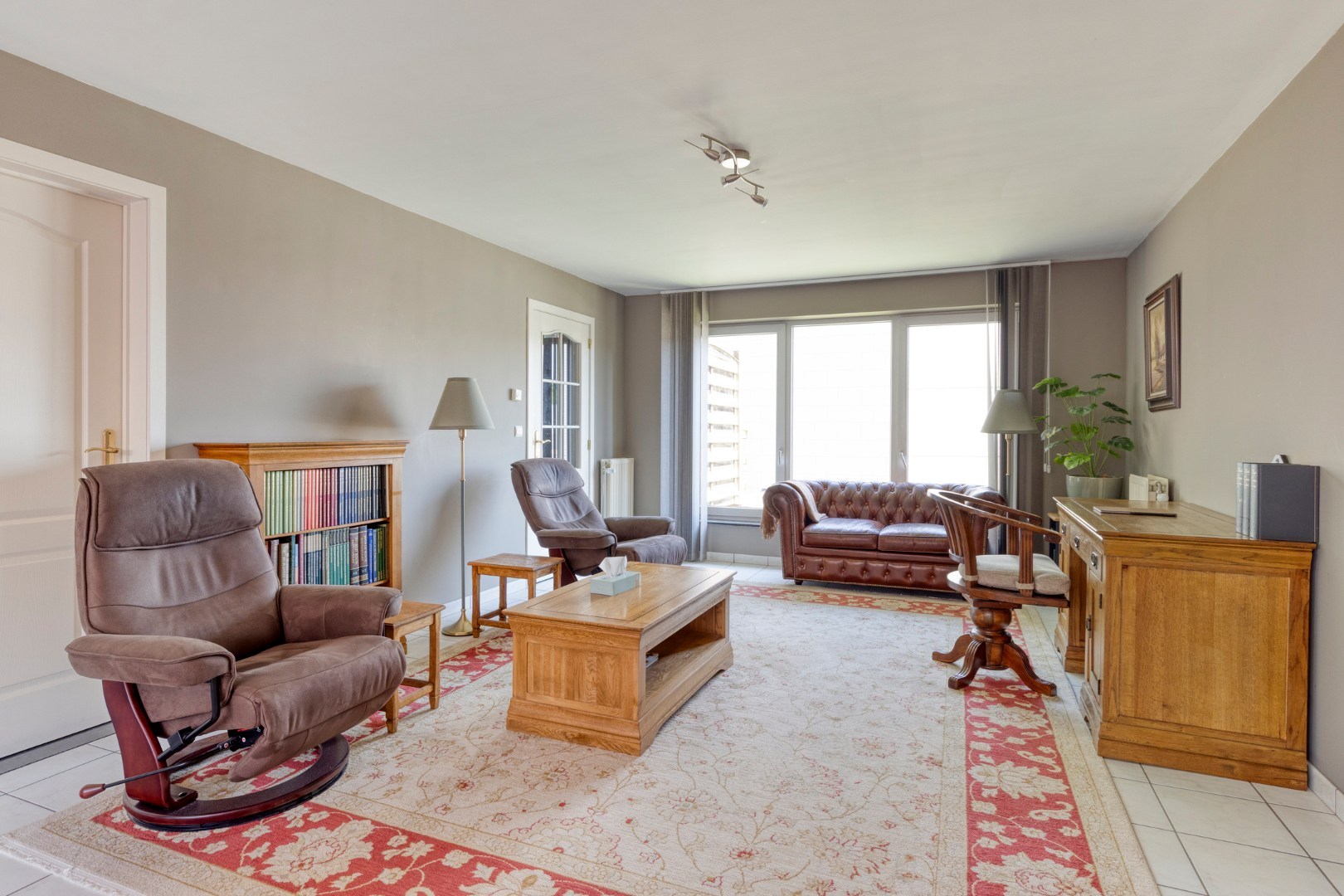 Instapklare duplex met 3 slpk. en staanplaats in hartje Tessenderlo 