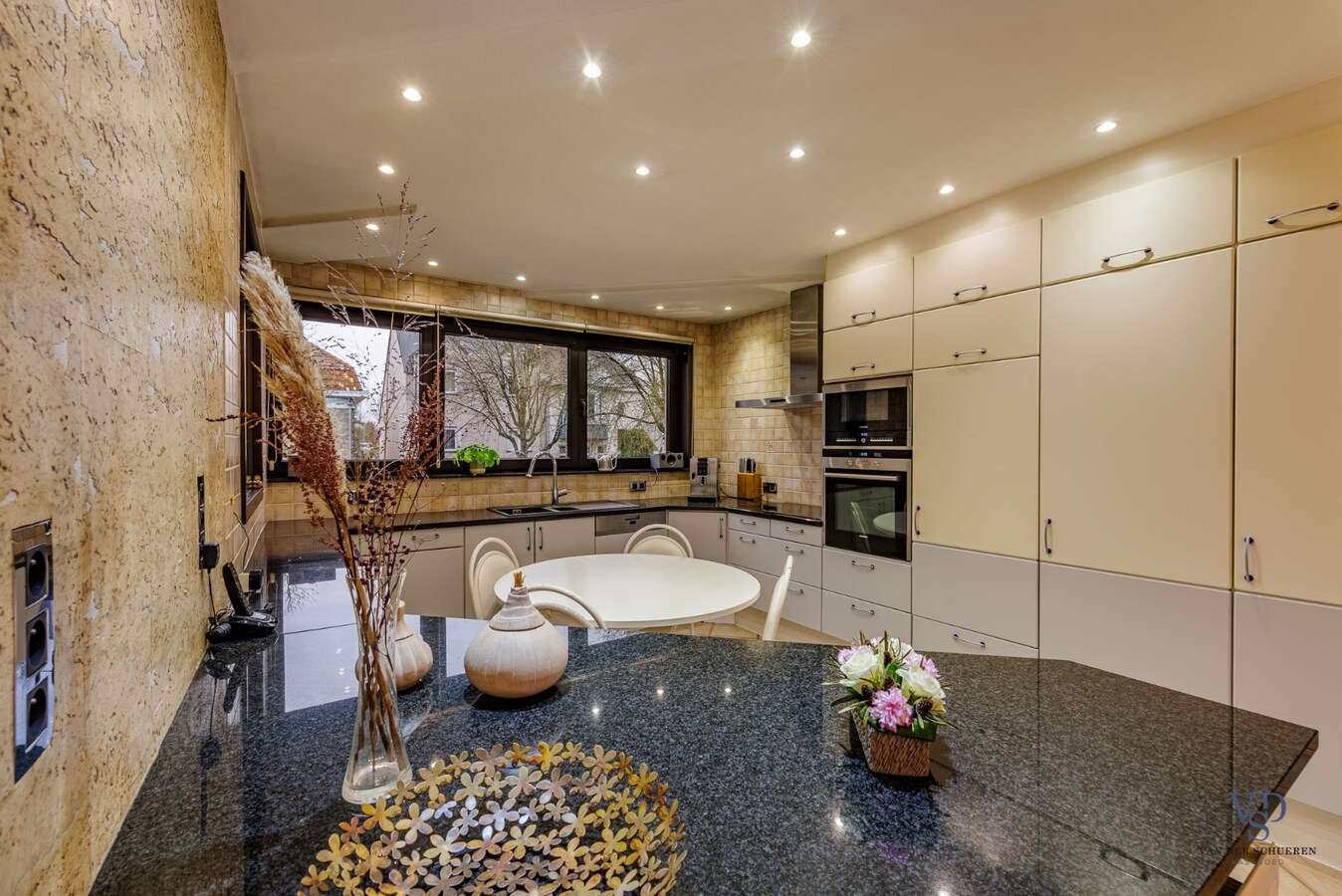 Tijdloos wonen in Gent met royale tuin 