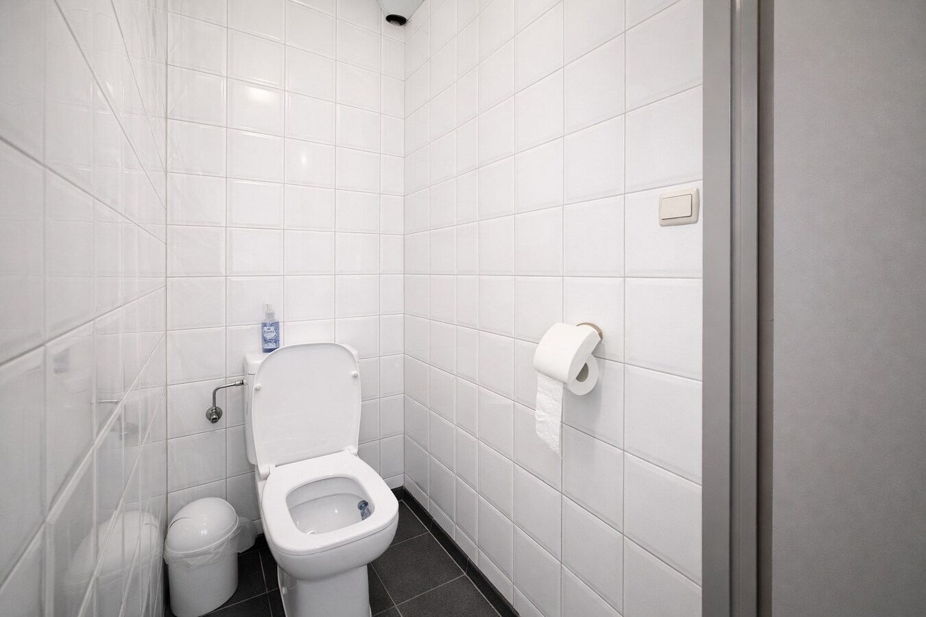 Te koop in Sint-Niklaas: uitzonderlijk handelshuis met woonst en duplex appartement, met optionele garageboxen en sterk opbrengstpotentieel 