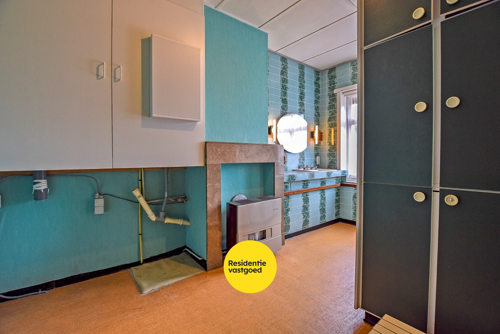 Zeer ruime te renoveren woning met statige gevel op 445 m² met zuid-west georiënteerde tuin. 