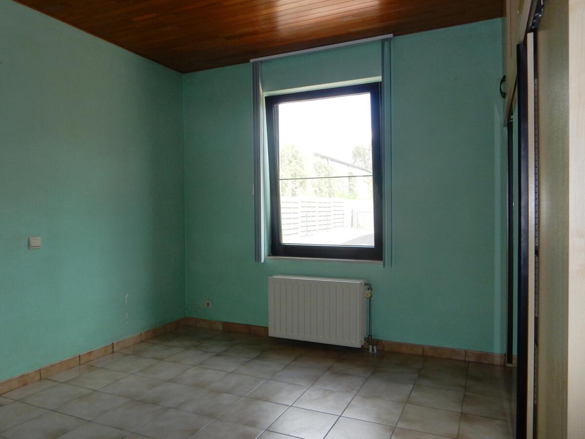 Alleenstaande woning met loods 