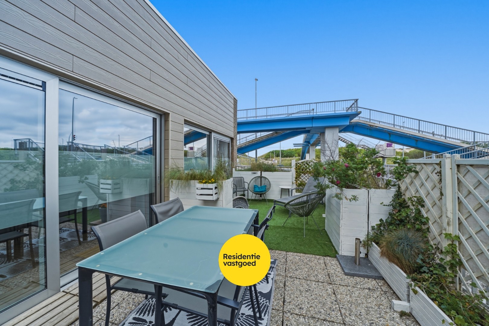 Instapklaar appartement met groot terras in Bredene - vlak bij de zee 