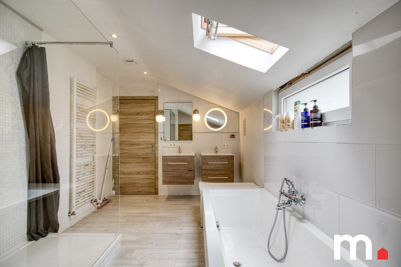 Ruime instapklare woning te koop in Zwevegem ! 
