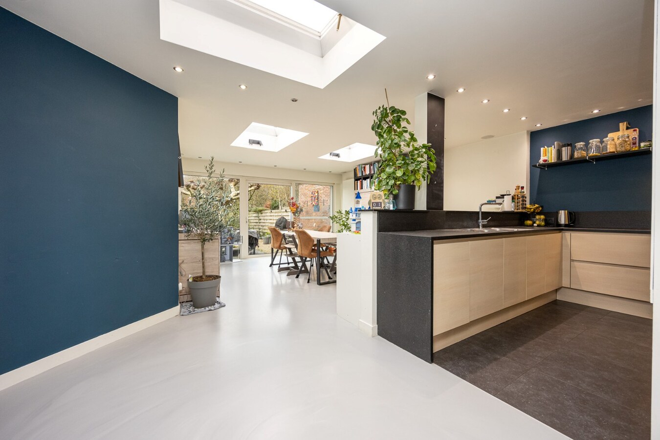 Instapklare gezinswoning met 3 slaapkamers en zonnige tuin op toplocatie 