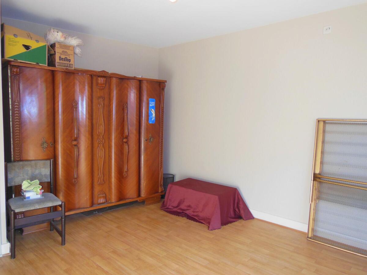 Rijwoning met zonnige tuin en garage 