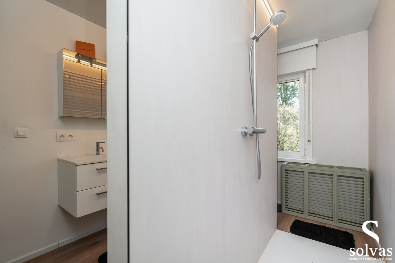Exclusieve villa met karakter op riant perceel in hartje Zomergem 