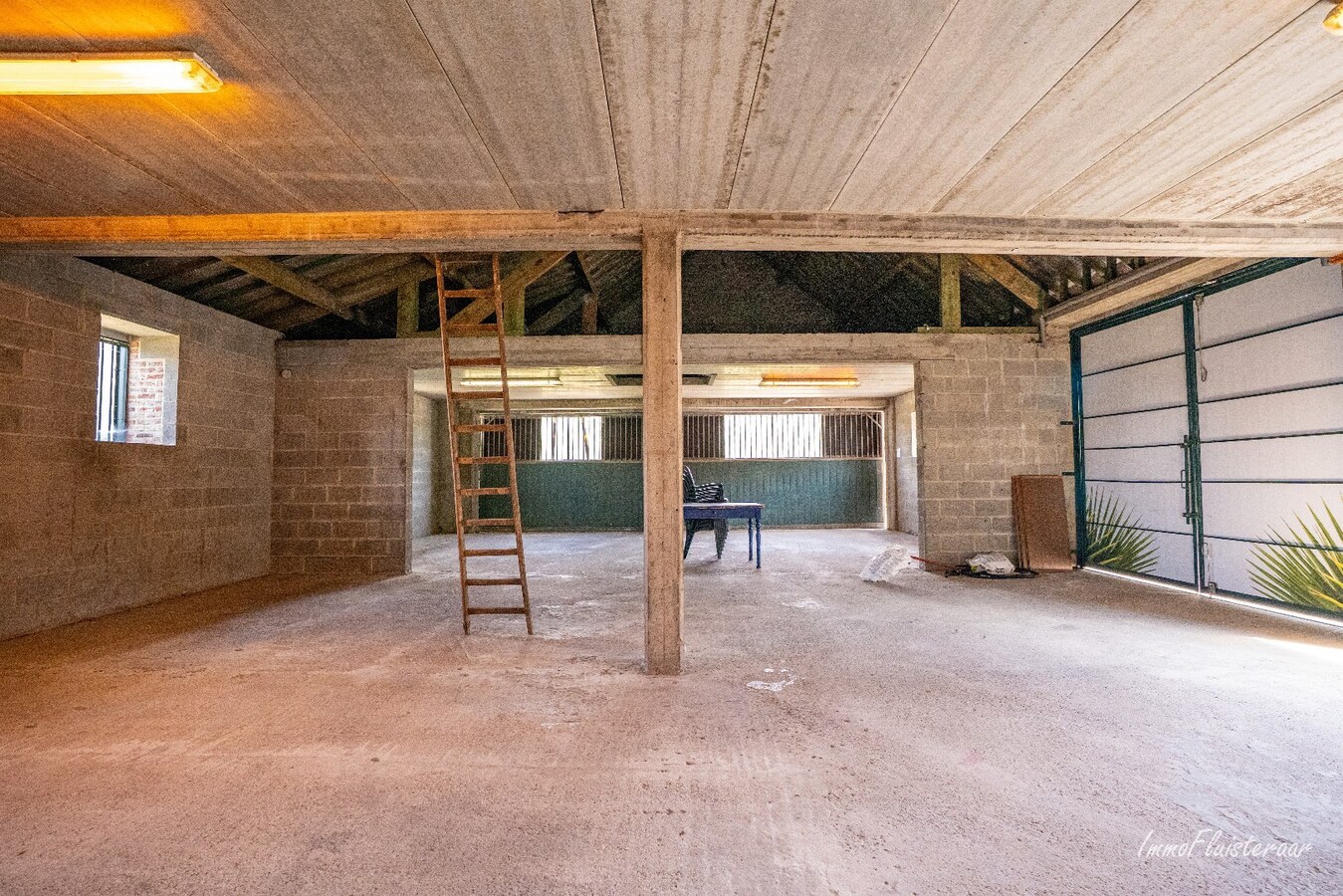 Uniek gelegen karaktervolle hoeve met twee stalgebouwen op ca. 2,4ha in Alken 