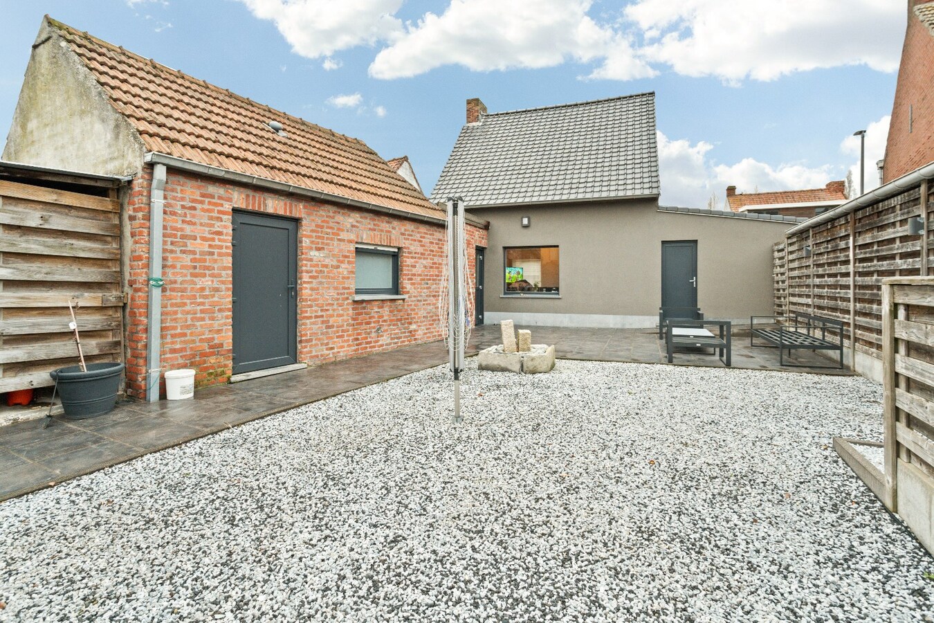 Tot in de puntjes afgewerkte, vrijstaande woning met garage 