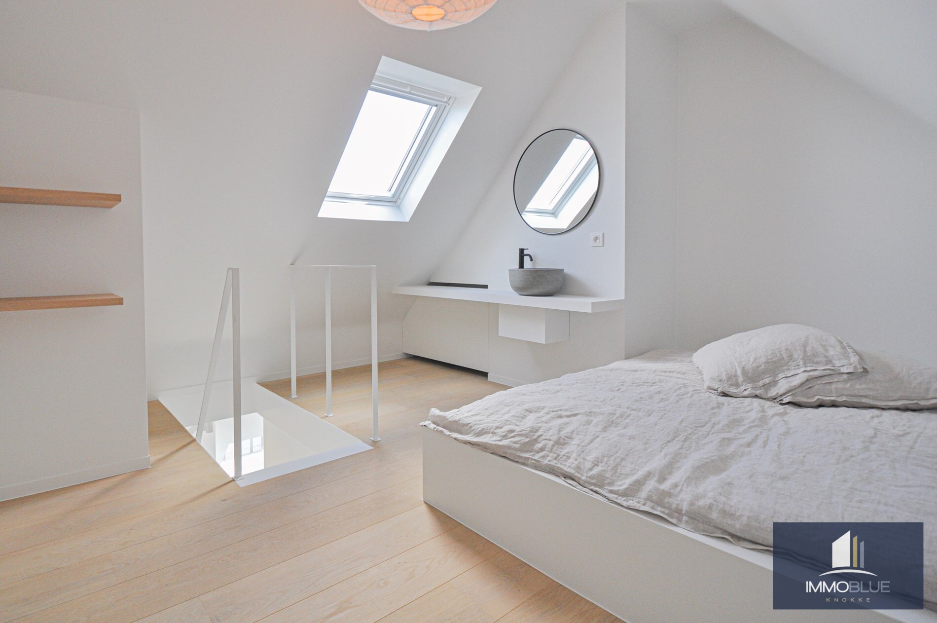 Appartement entièrement rénové avec une grande terrasse ensoleillée. 