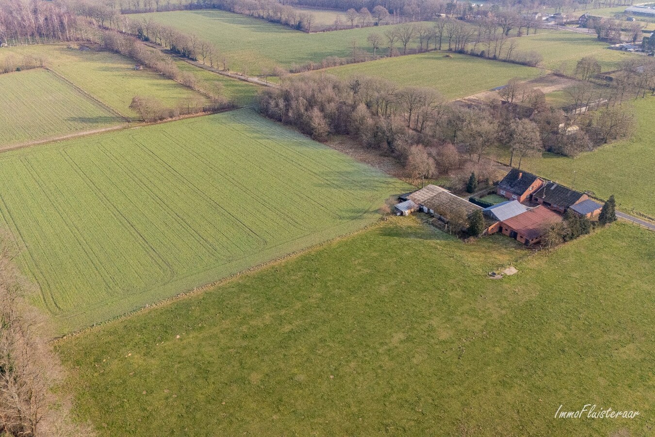 Renovatable farmhouse with stables and pastures on approximately 7 hectares in Hechtel-Eksel. 