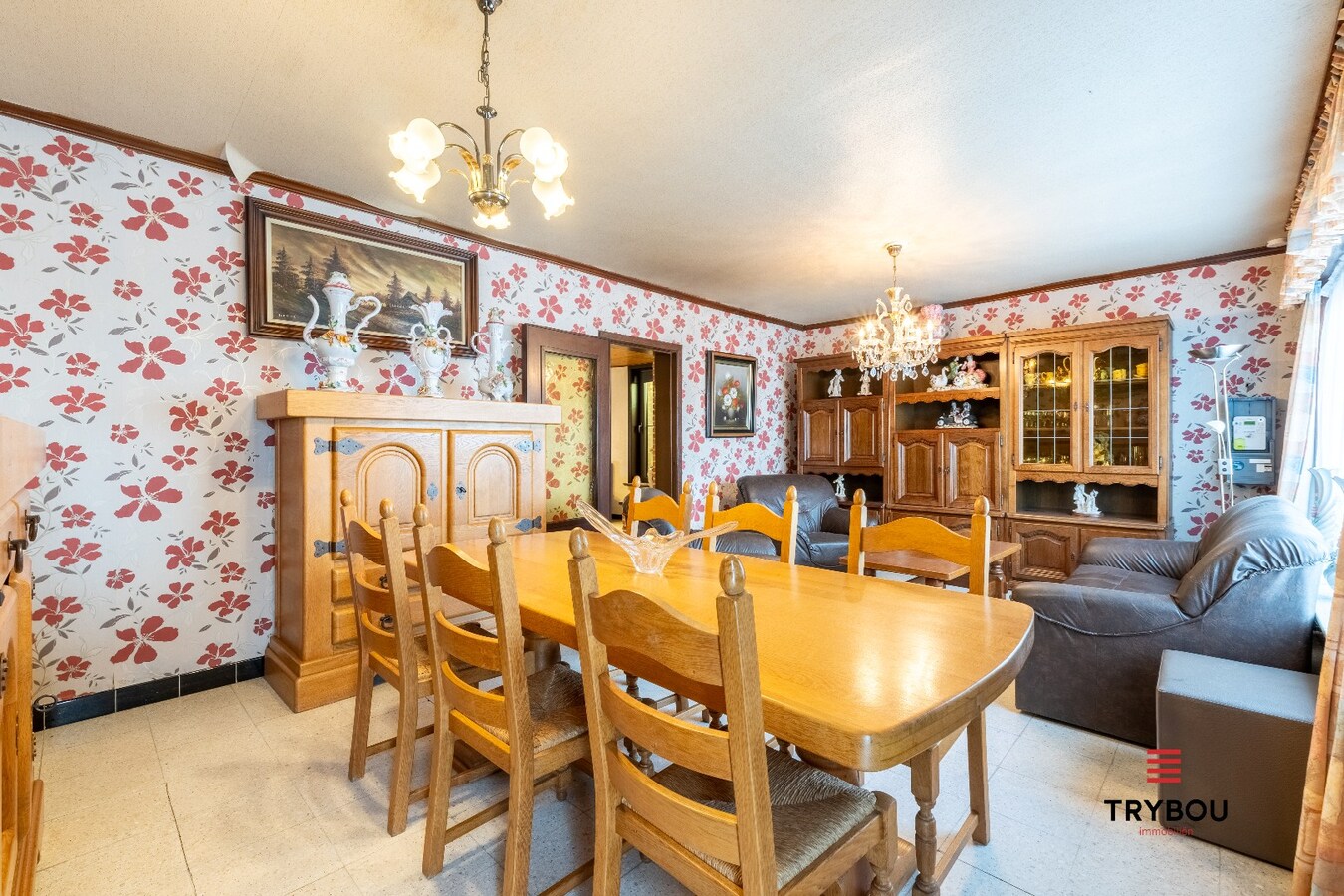 Verrassend ruime woning aan de rand van Houthulst op ruim perceel van 720m². 