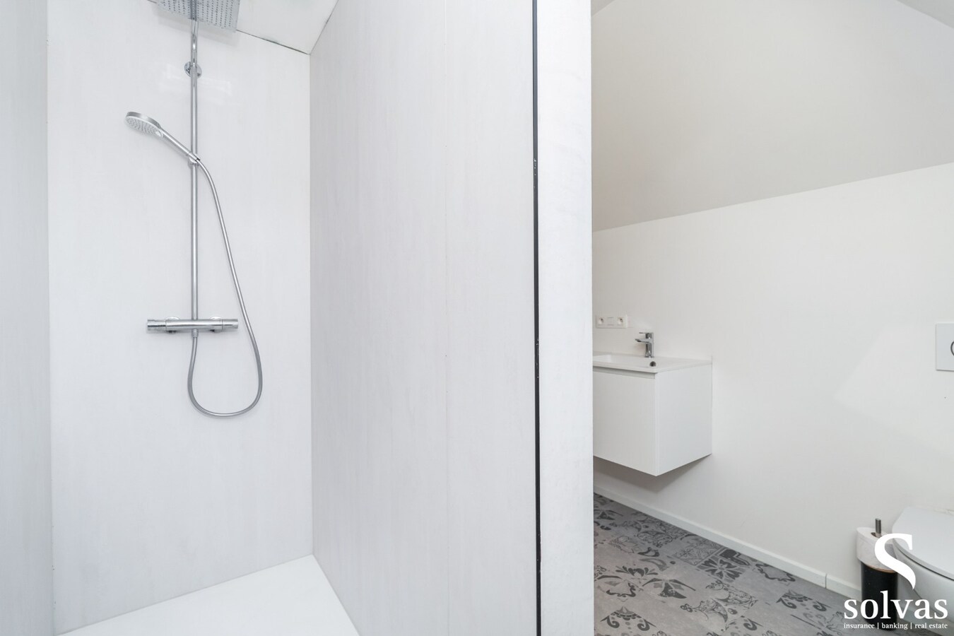 Exclusieve villa met karakter op riant perceel in hartje Zomergem 