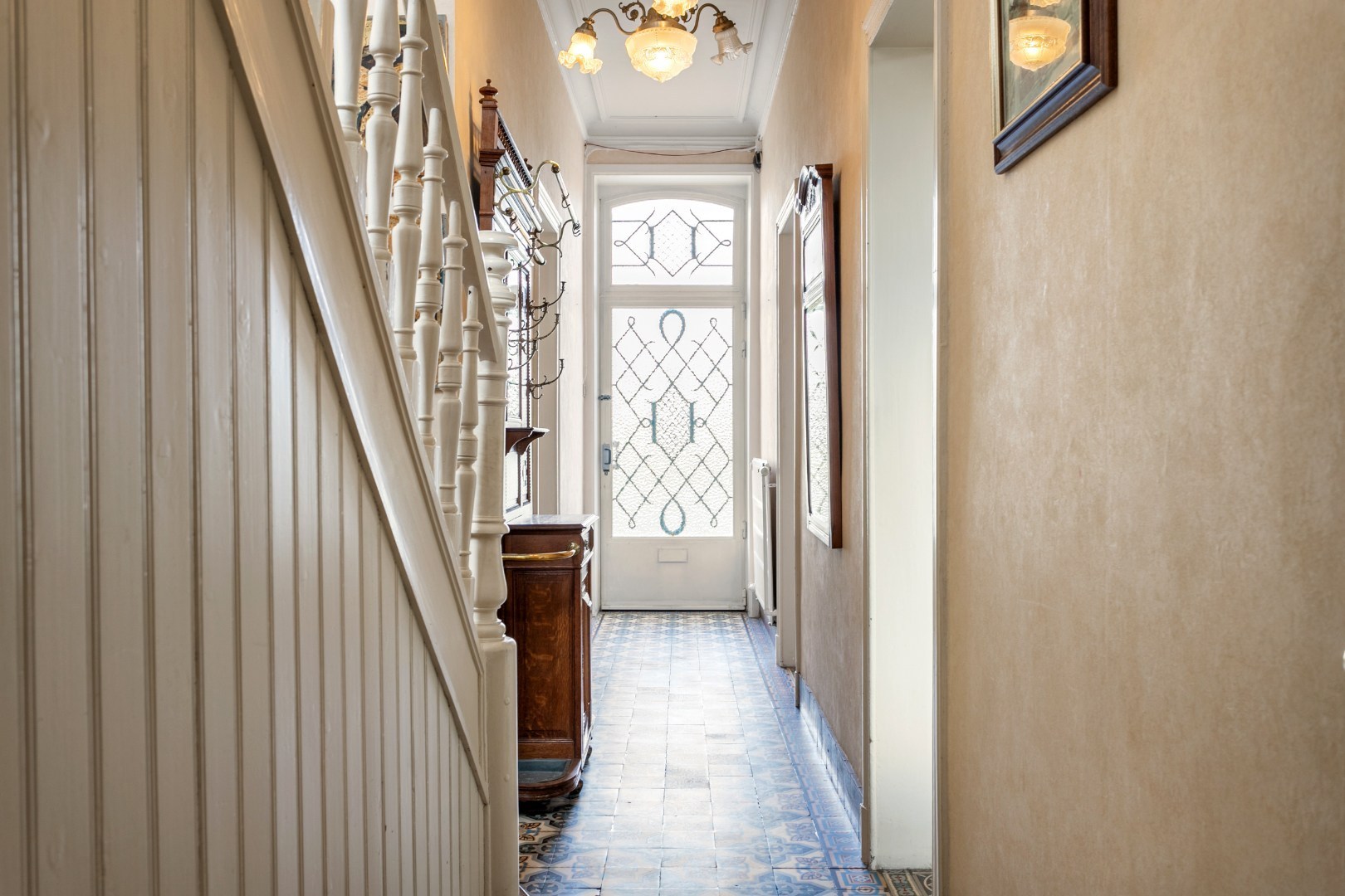 Karaktervolle, te renoveren herenhuis met enorm potentieel te Gooik 