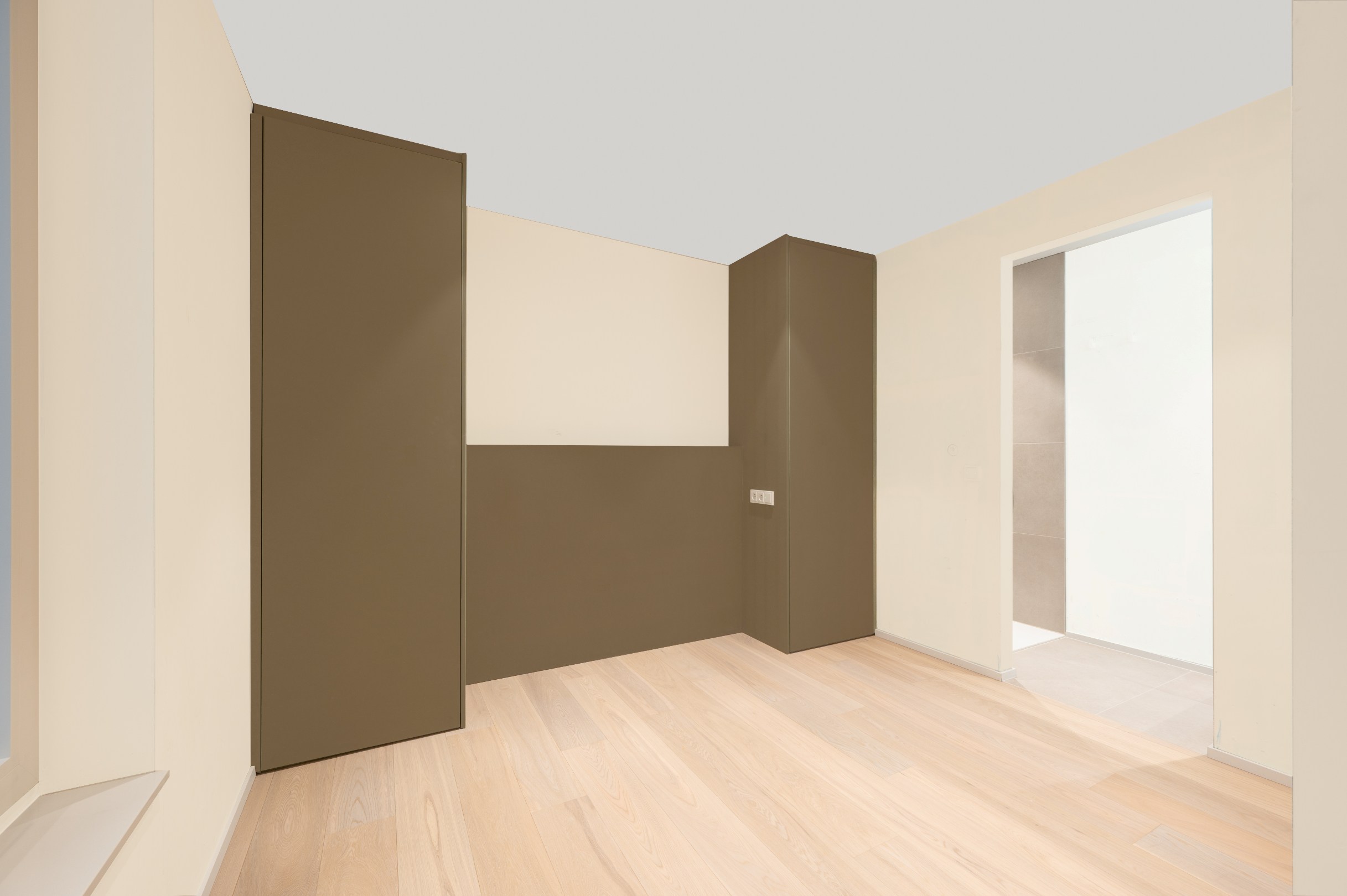 Unieke herverkoop in het Project hoost te Centrum Heist op wandelafstand van de Zeedijk genietend van zijdelings-zeezicht! 