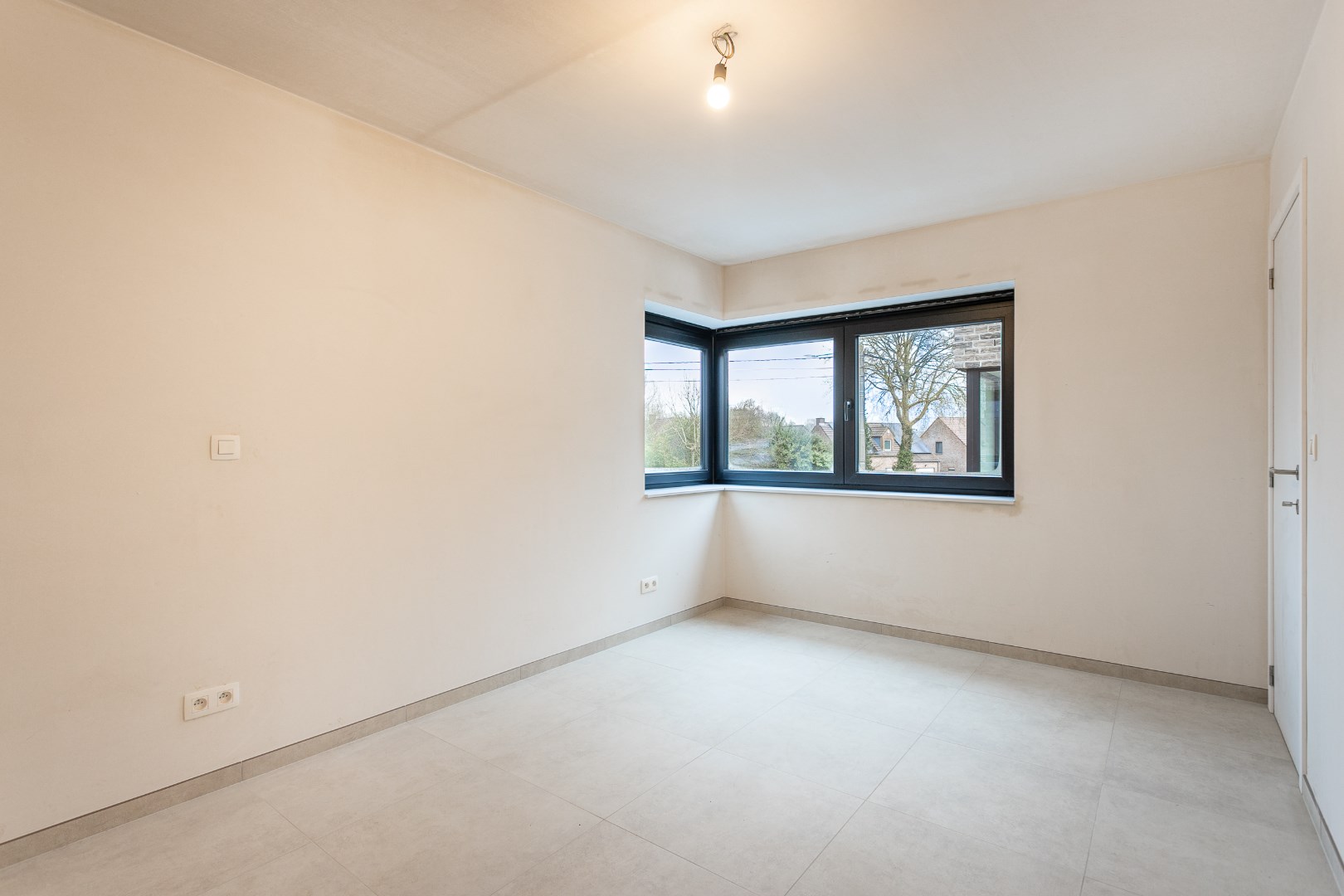 Duplex 3 slpk, terras en 2 autostaanplaatsen 