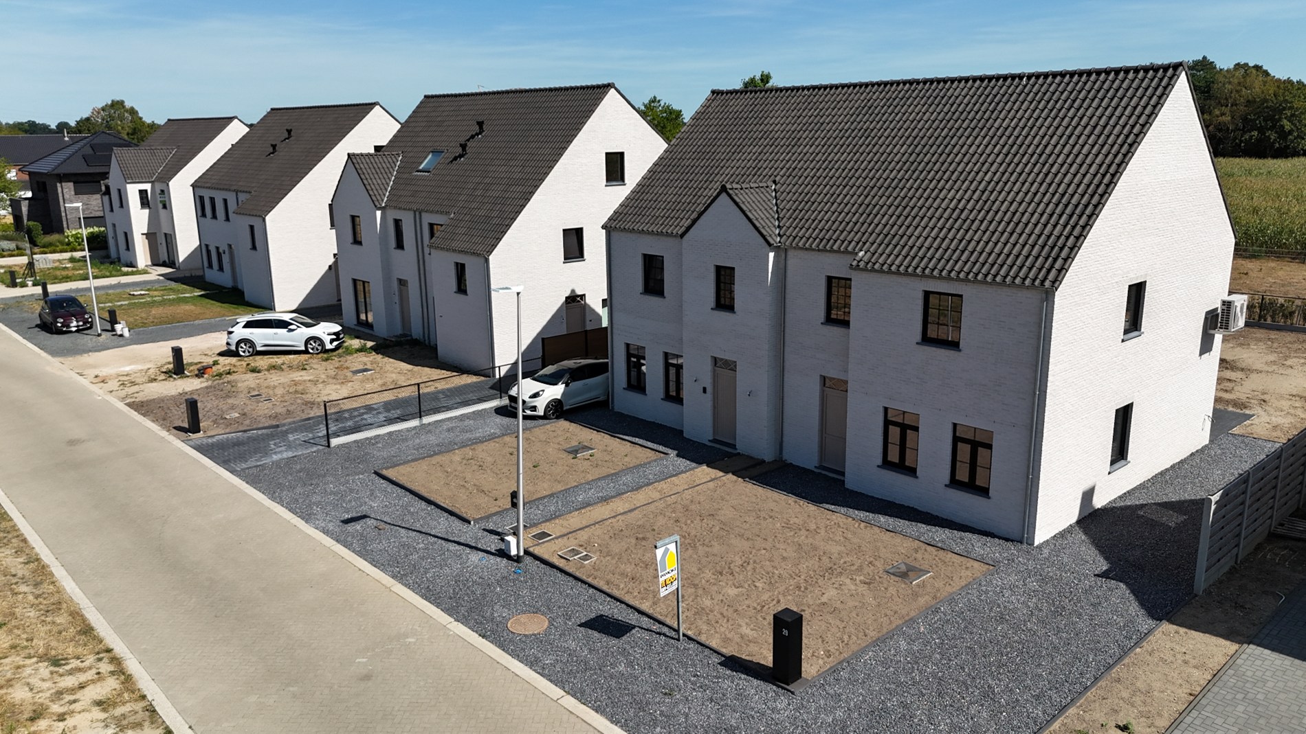 Nieuwbouw-woning in landelijke stijl met 3 slpk op 3 a 82 ca. 