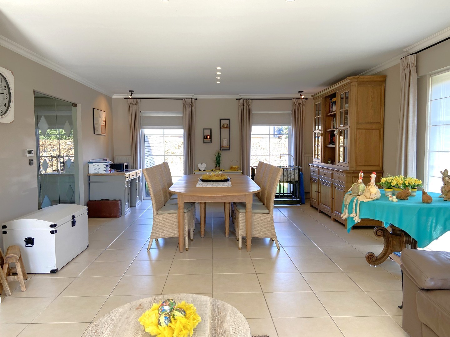 Zeer goed onderhouden ruime villa met tuin op topligging te Sint-Eloois-Vijve! 